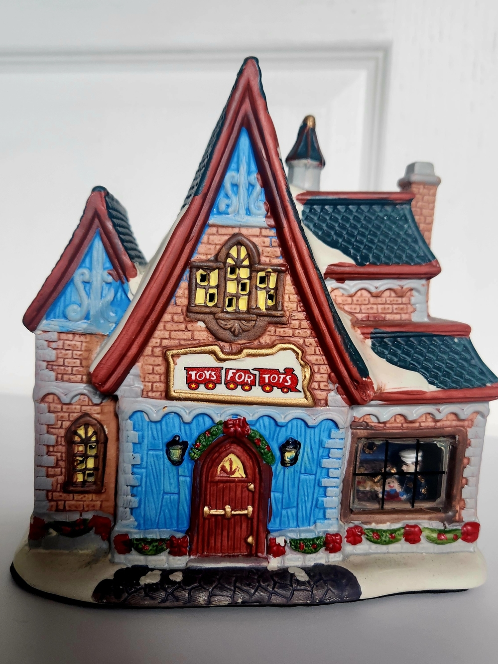 Retired RARE FIND Toys For Tots 2018 Victoria House
